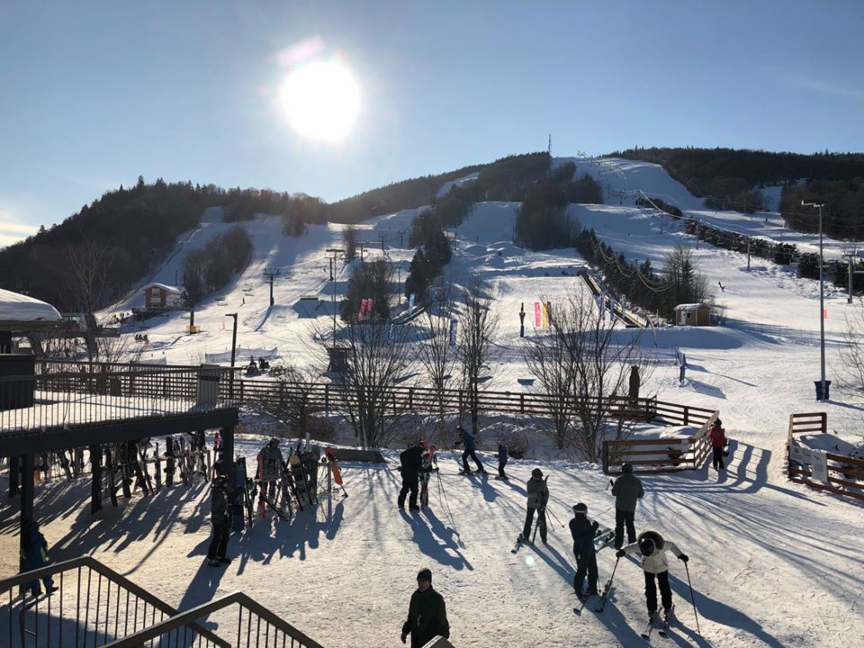 Station Touristique Stoneham - Un soleil du Mexique et un couvert de neige parfait