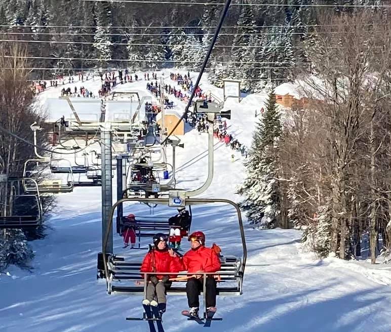 4 janvier Mont Sainte Anne - Soleil au sommet et au versant nord