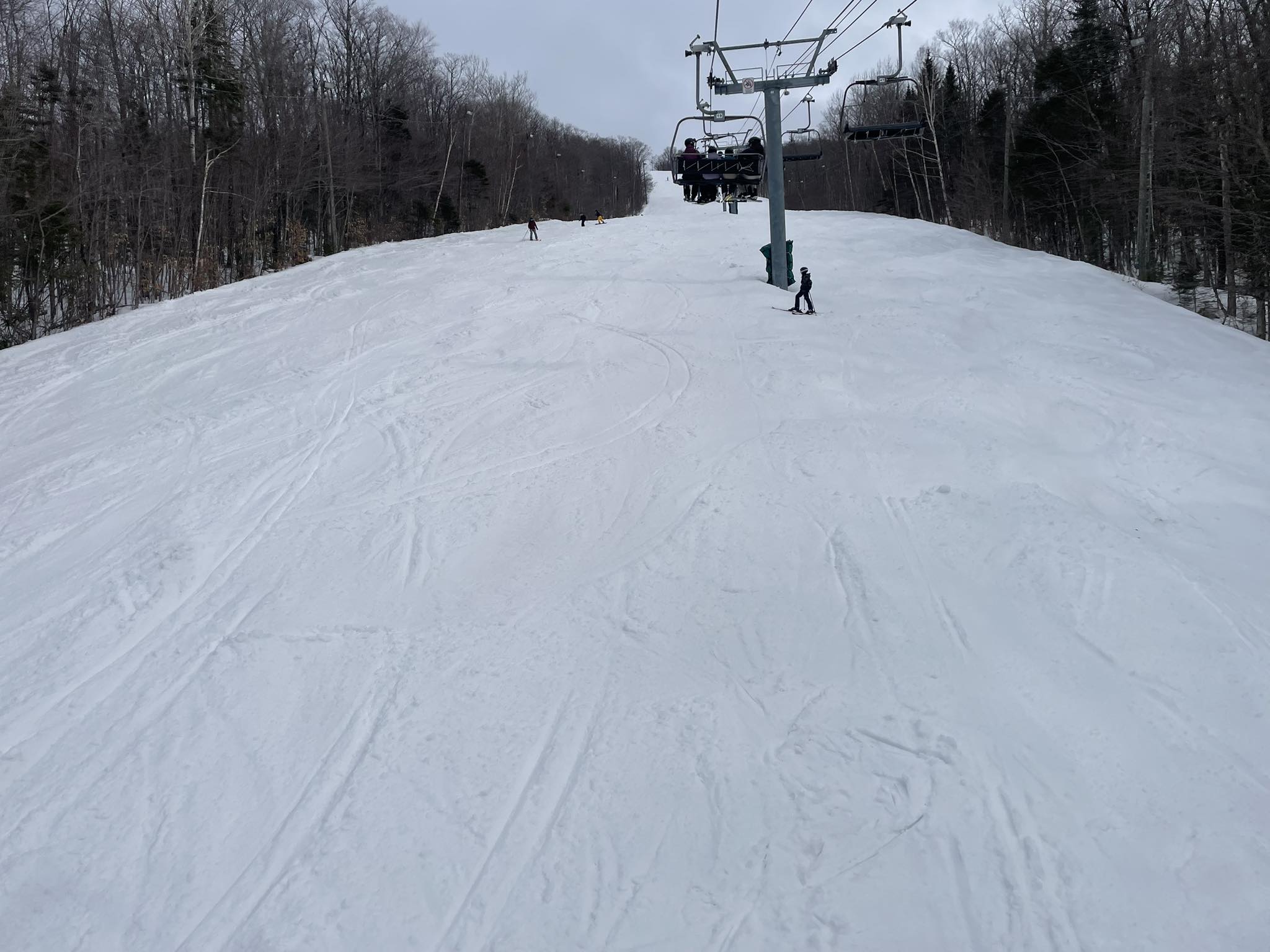 Centre de ski Le Relais - Une vraie journée de ski de printemps.