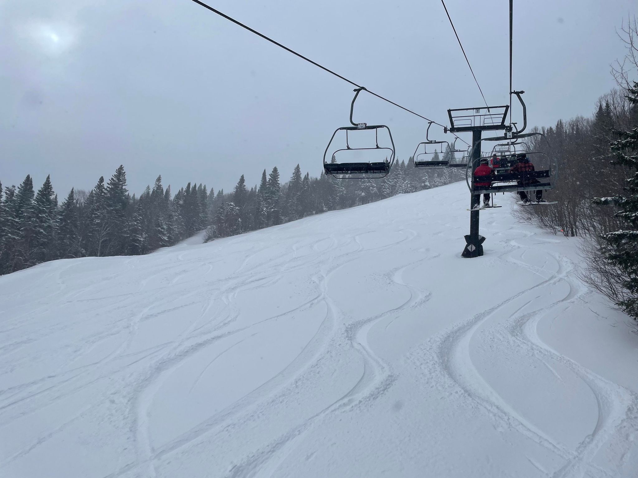 Massif du Sud - 20 cm de belle poudreuse pour la fin de la saison