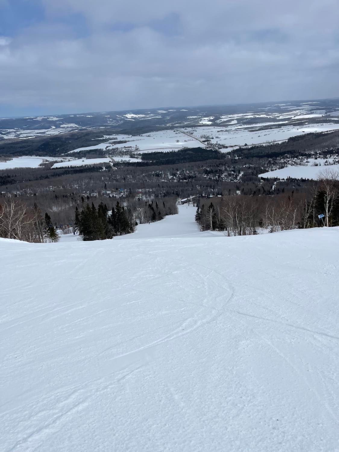 Parc du Mont-Comi - Belle journée de ski en famille