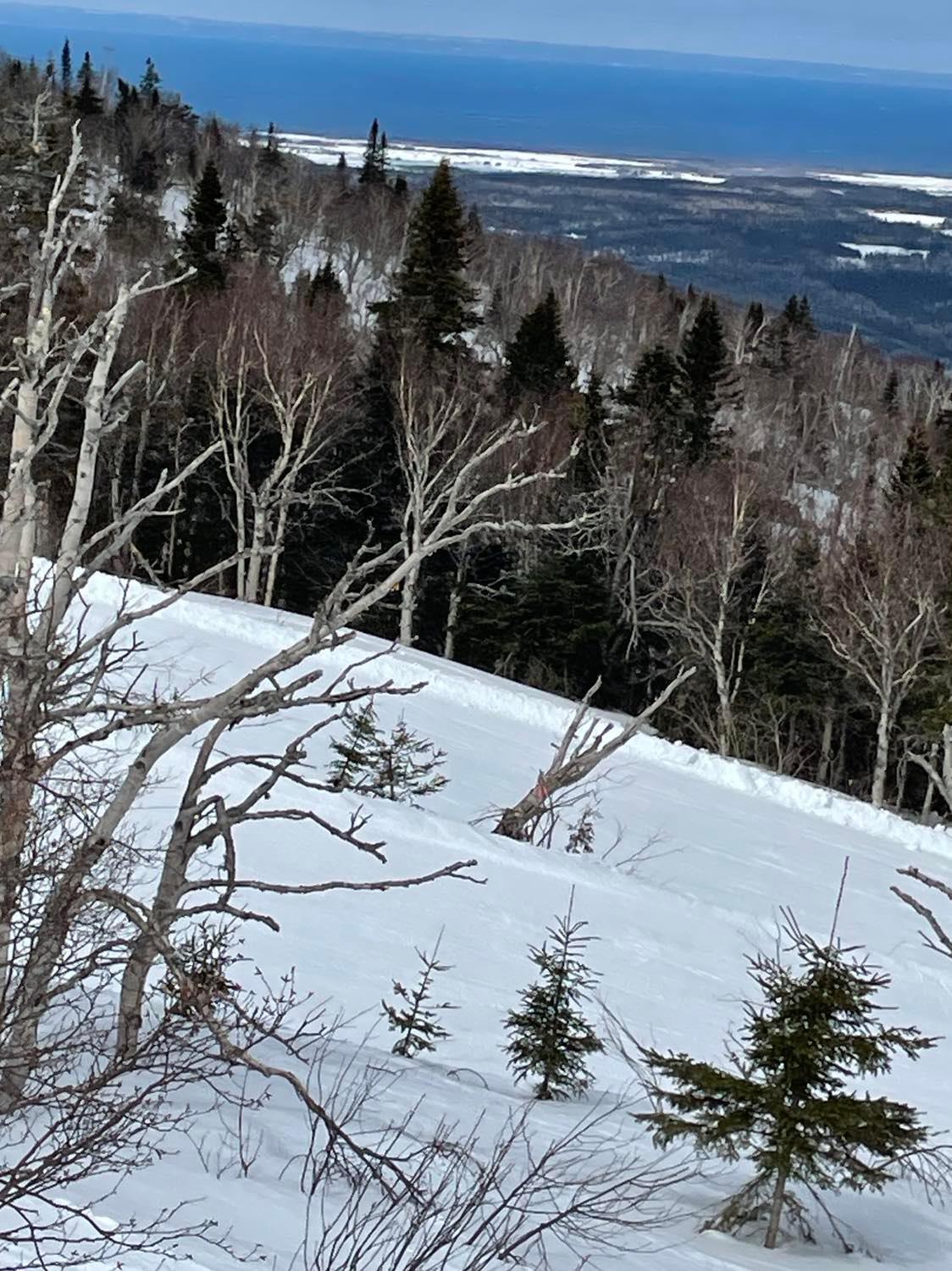 Parc du Mont-Comi - Belle journée de ski en famille