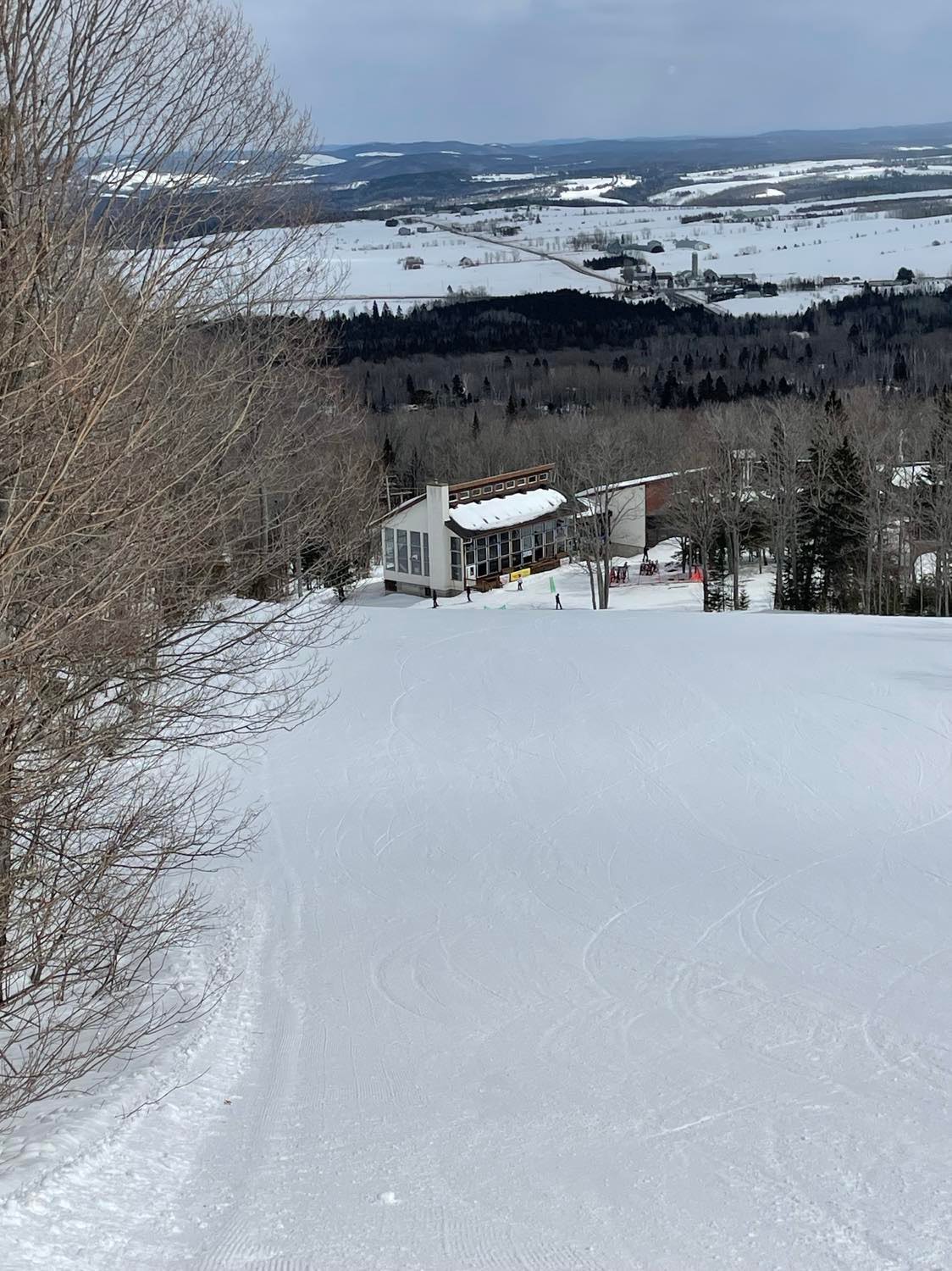 Parc du Mont-Comi - Belle journée de ski en famille