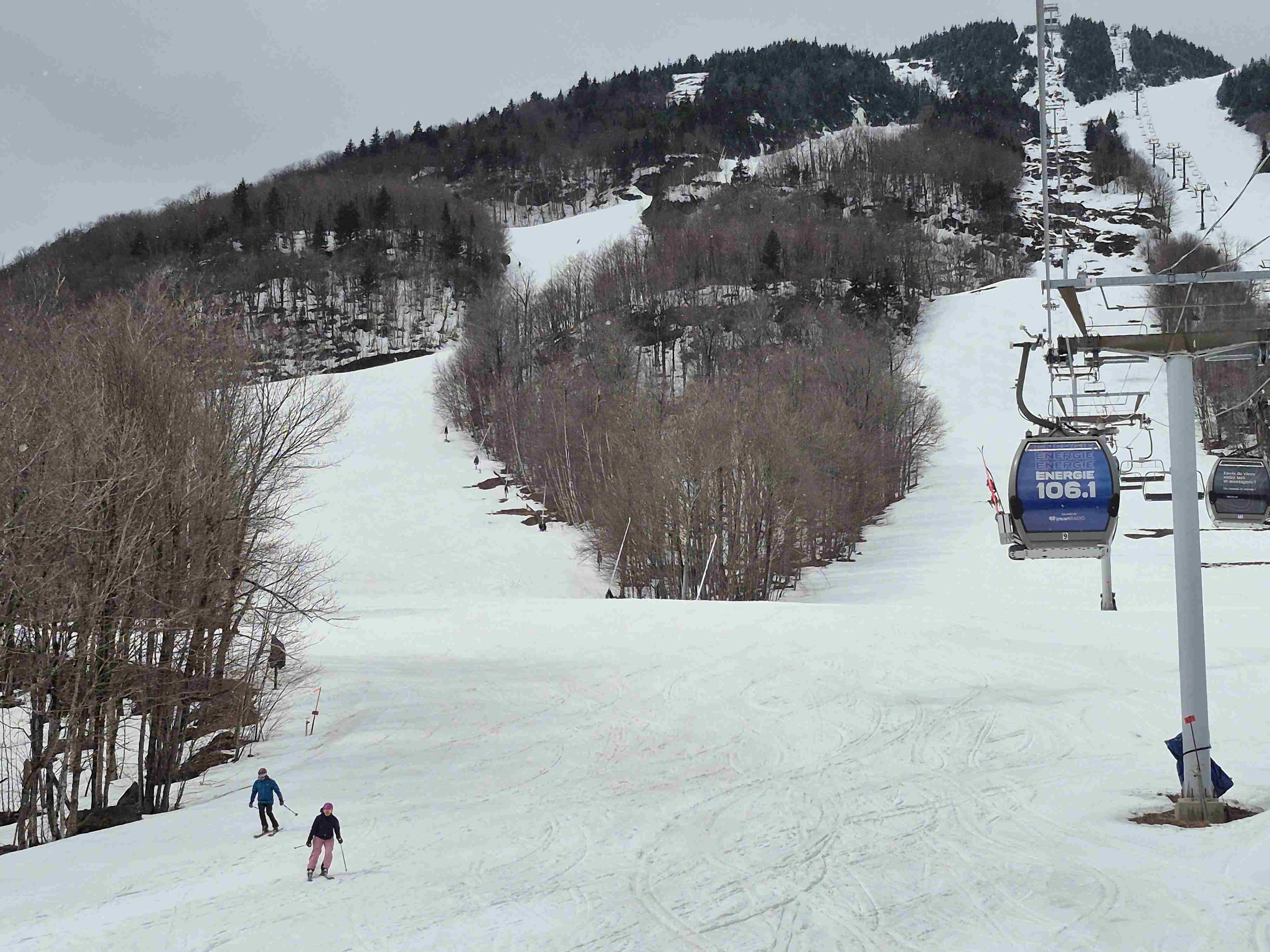 Mont Orford - Le plaisir de skier entre amis (es) Mont Orford - Le plaisir de skier entre amis (es)