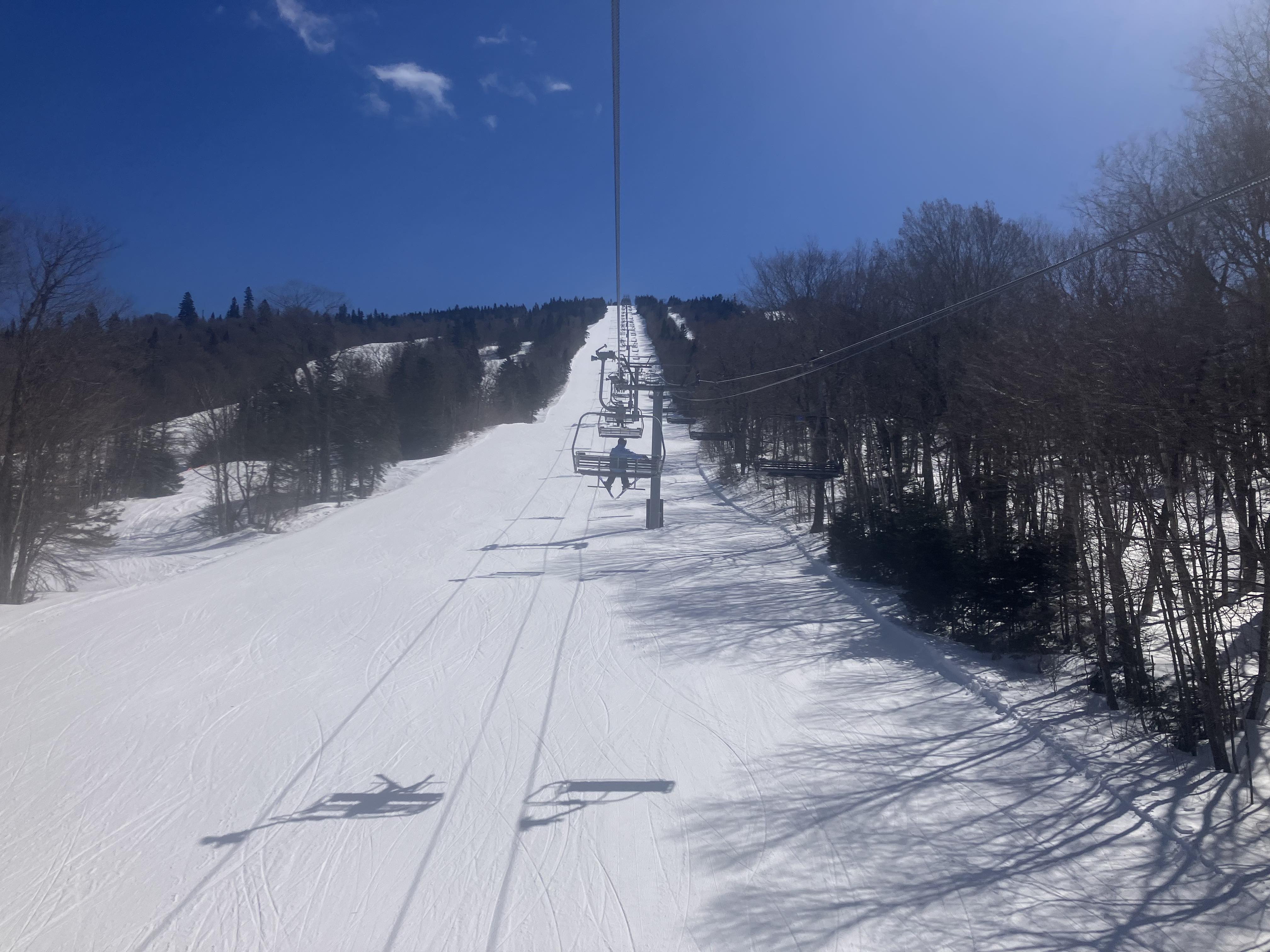 Mont Sainte-Anne -  Pistes merveilleusement travaillés et Soleil présent