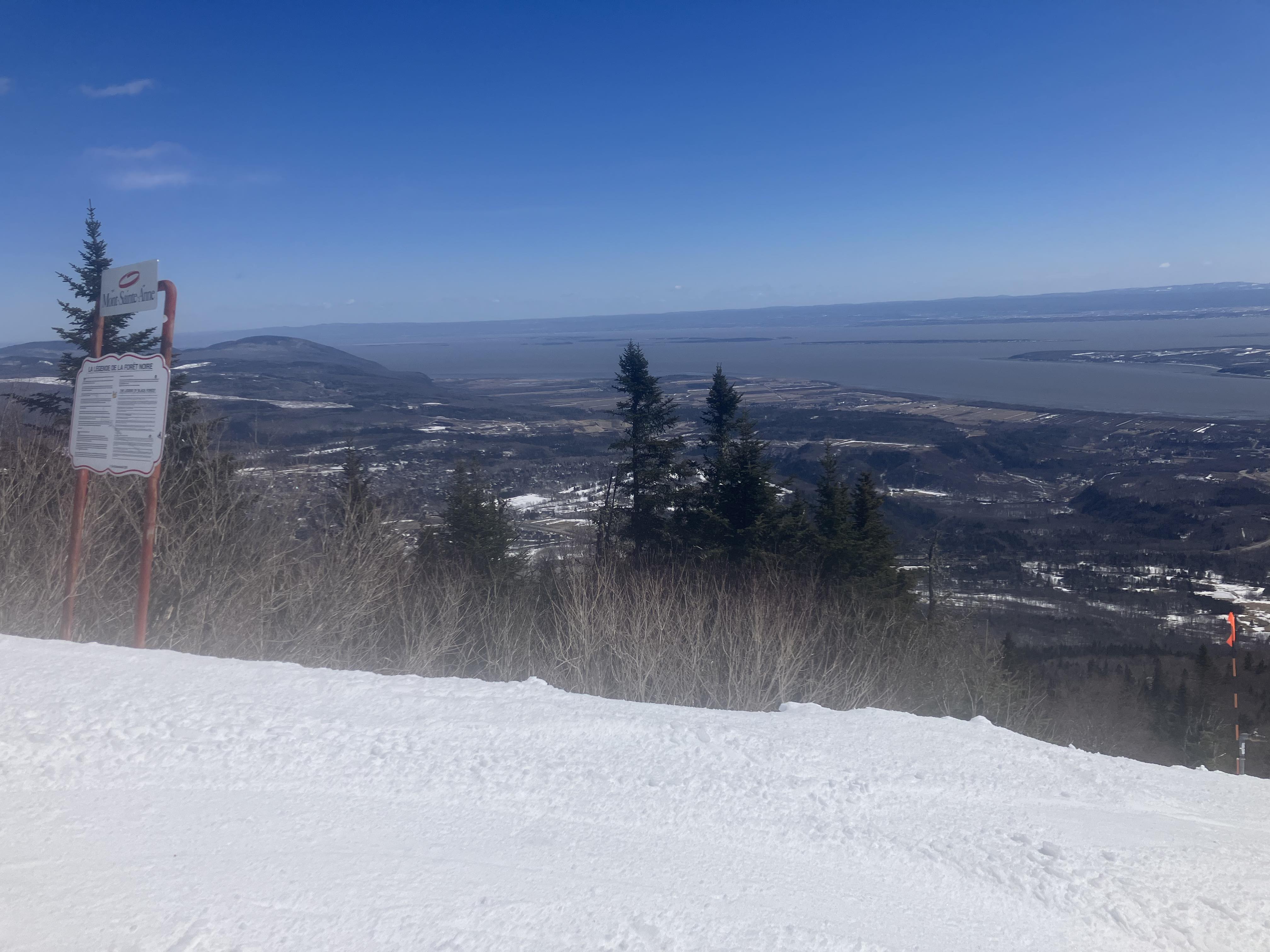 Mont Sainte-Anne -  Pistes merveilleusement travaillés et Soleil présent