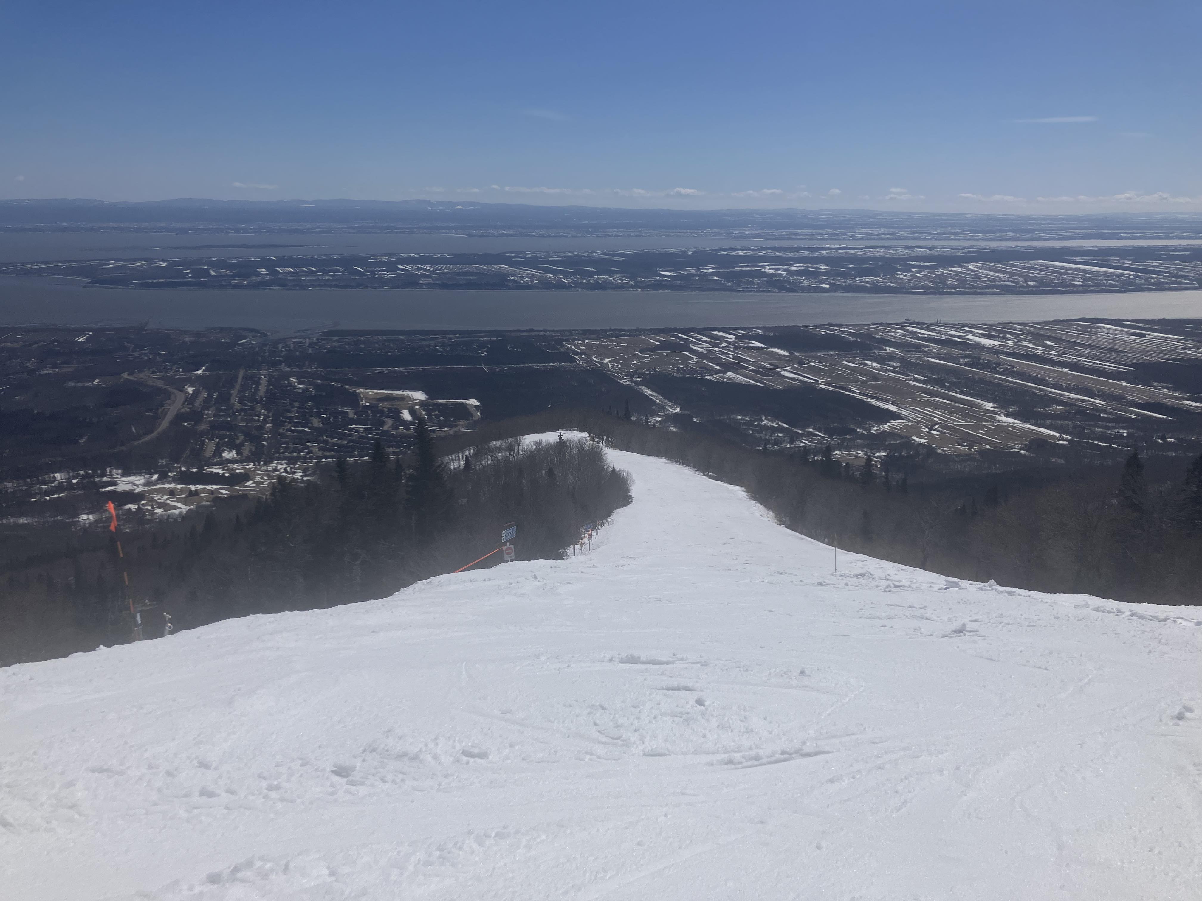 Mont Sainte-Anne -  Pistes merveilleusement travaillés et Soleil présent