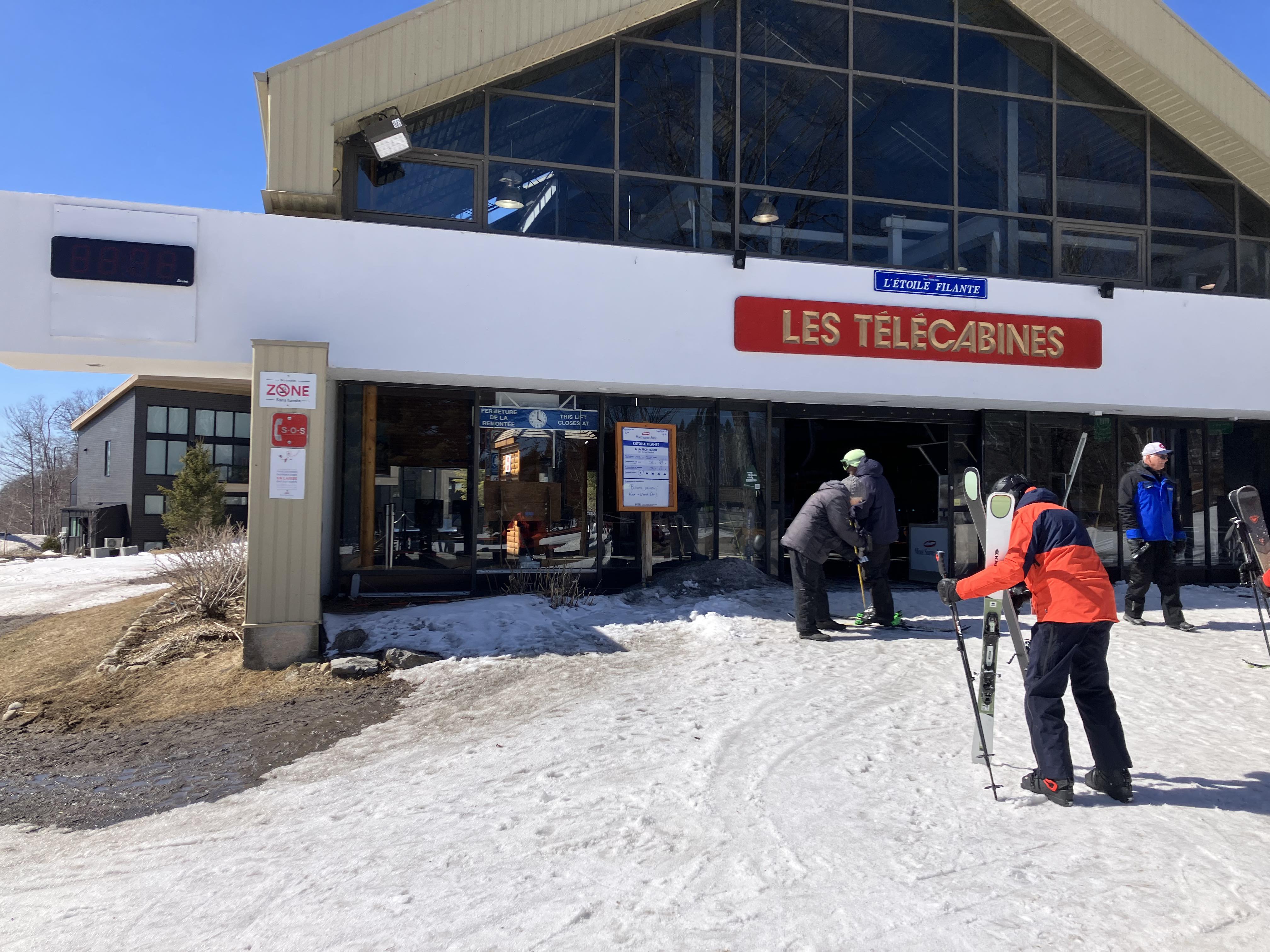 Mont Sainte-Anne -  Pistes merveilleusement travaillés et Soleil présent