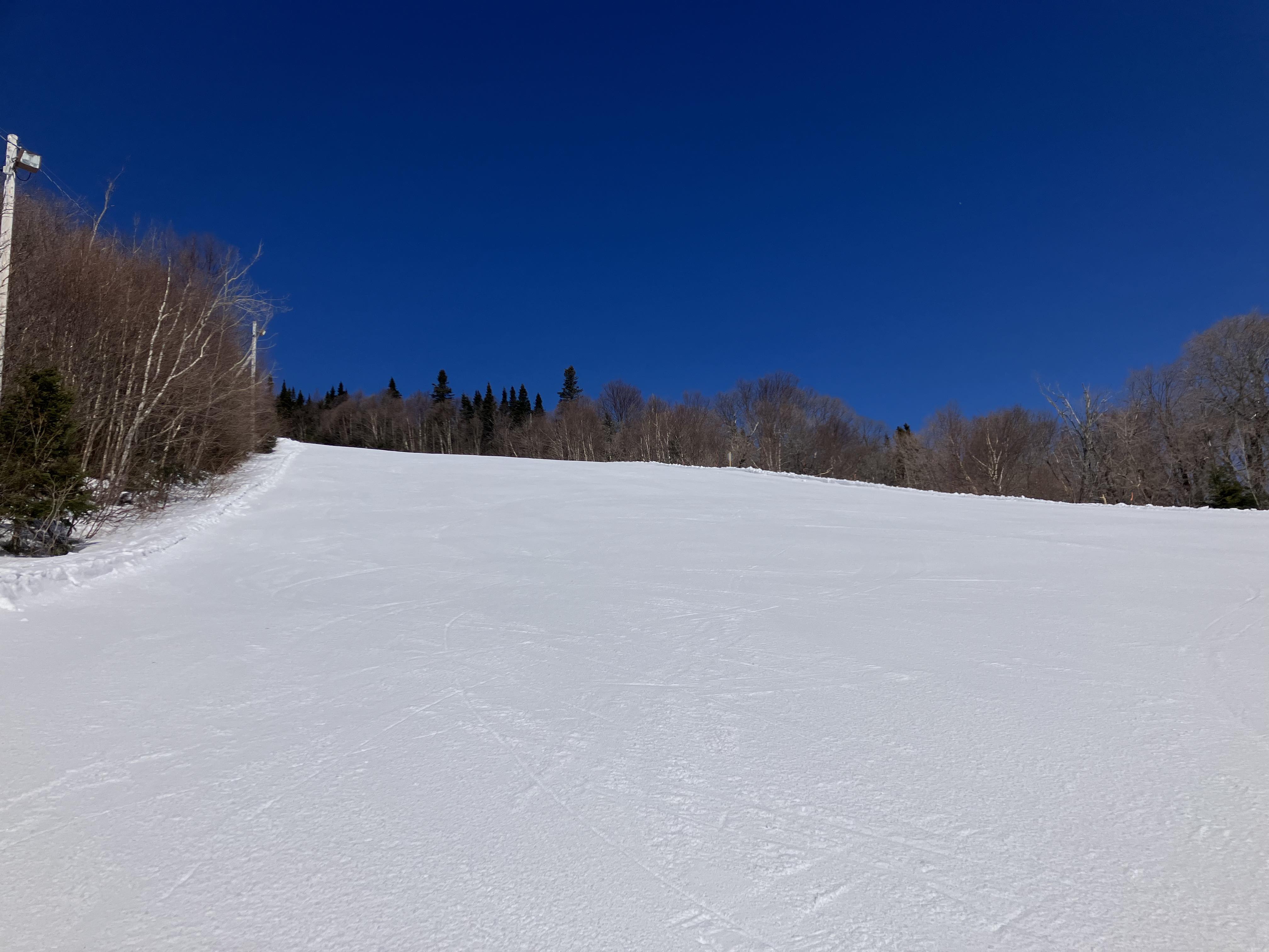 Mont Sainte-Anne -  Pistes merveilleusement travaillés et Soleil présent