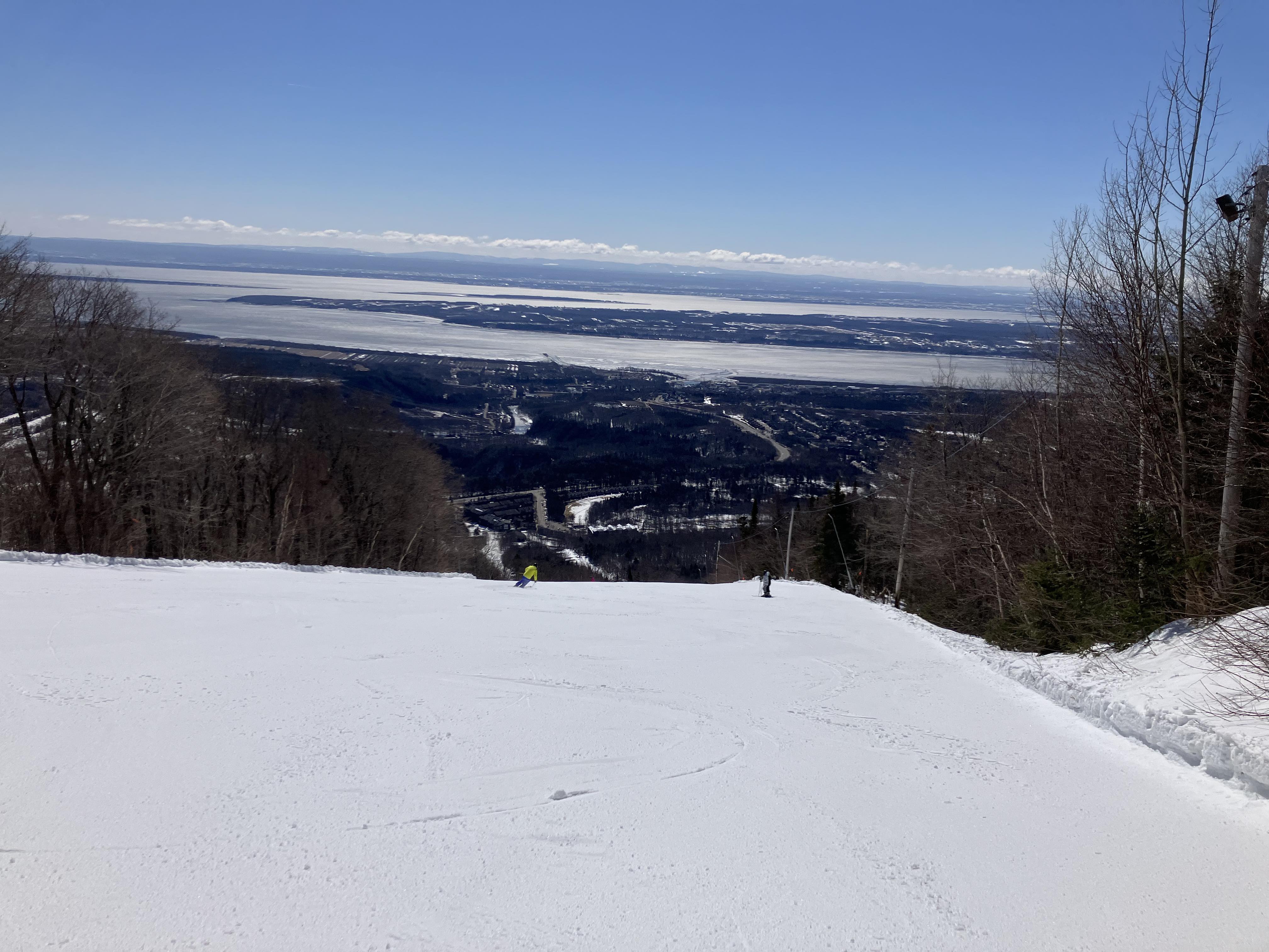 Mont Sainte-Anne -  Pistes merveilleusement travaillés et Soleil présent