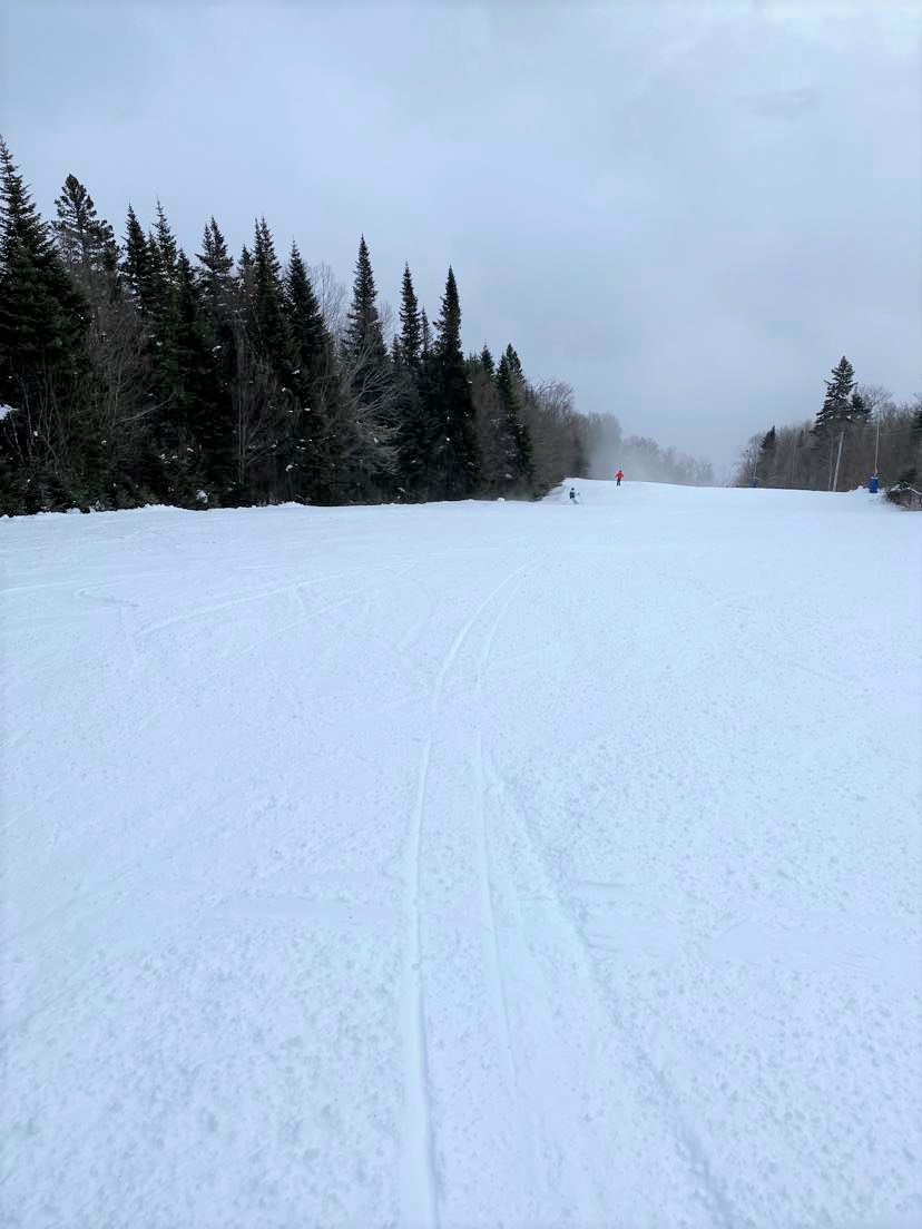 Mont Sainte-Anne - Le bon travail de équipe d'entretien