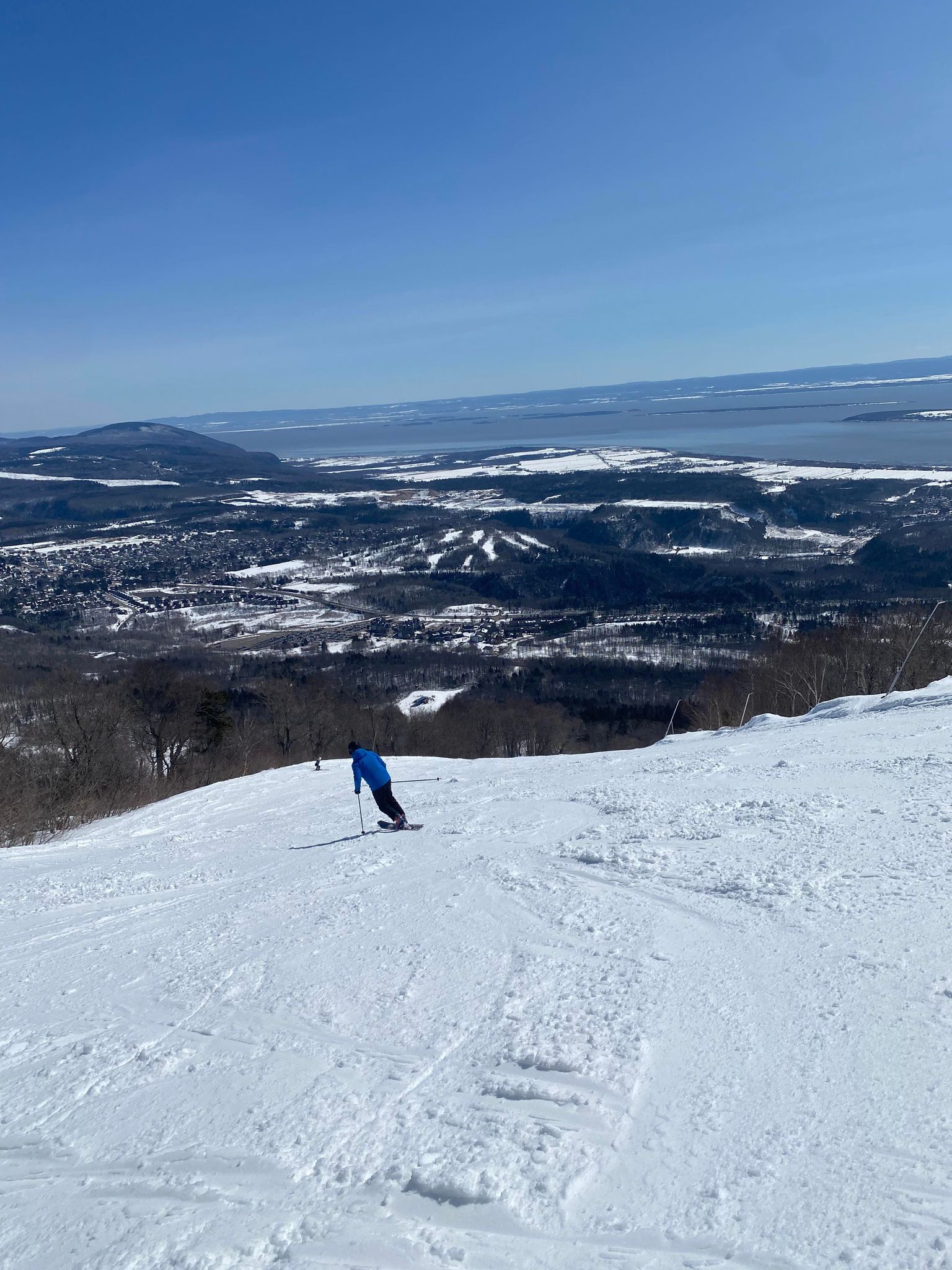 Mont-Sainte-Anne - La gondole redémarre son ascension 