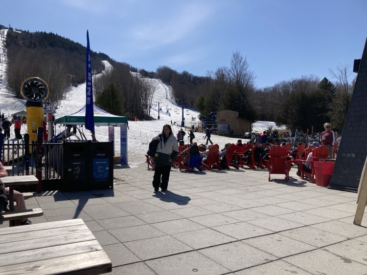 Owl's Head Ski & Golf - Du soleil, de la chaleur et de belles conditions