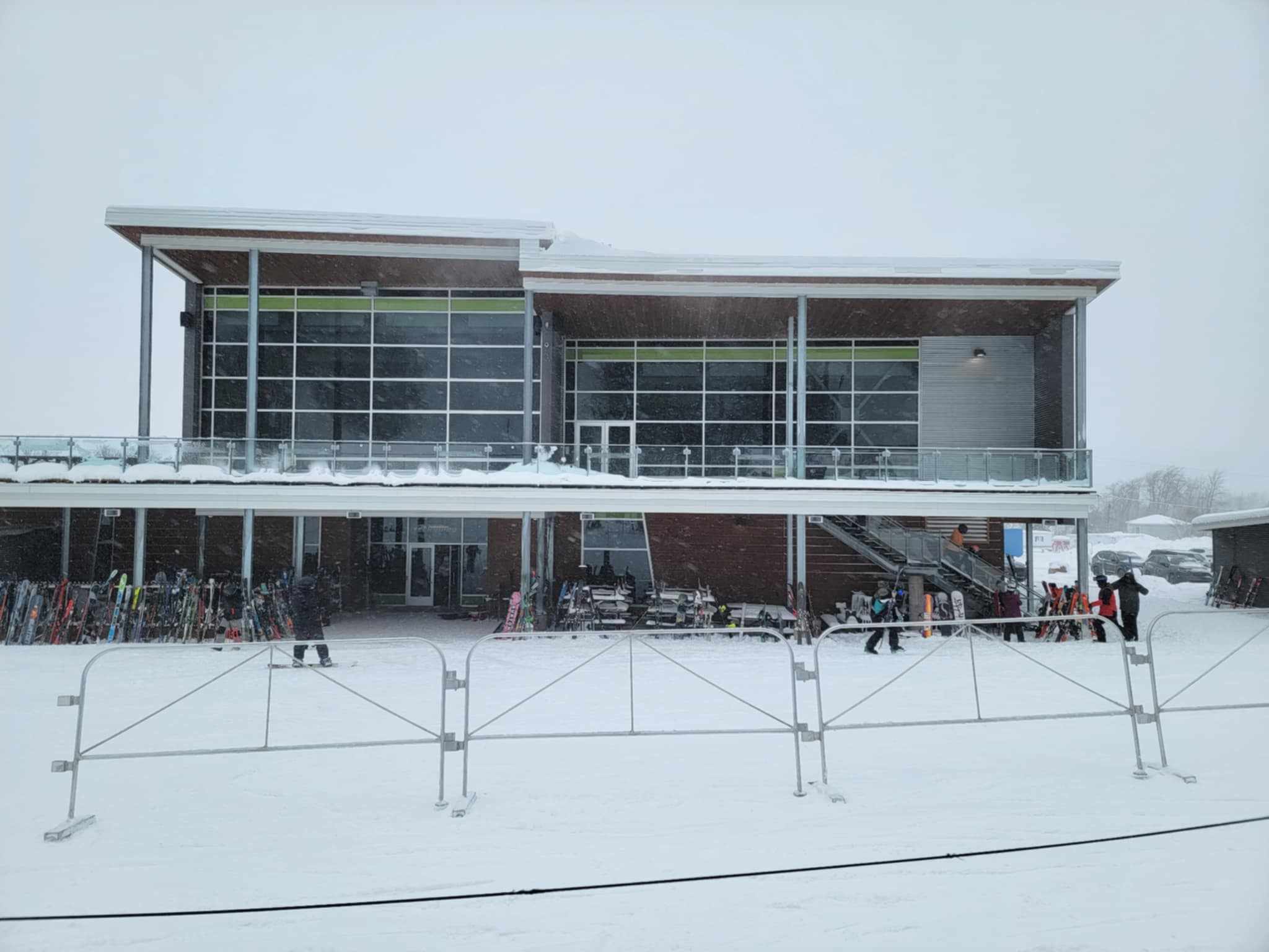 Parc du Mont Saint-Mathieu -Une belle neige naturelle juste pour nous.