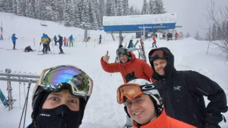 Jour 2 : Solitude Resort Salt Lake City, Utah Poudreuse profonde (37 cm)  Ce fut la panique totale ce matin à Salt Lake City. Suite à l'alerte de poudreuse qui fut émise hier après-midi, les gens du Utah se sont mobilisés. Dès 7h, les arrêts d'autobus du 