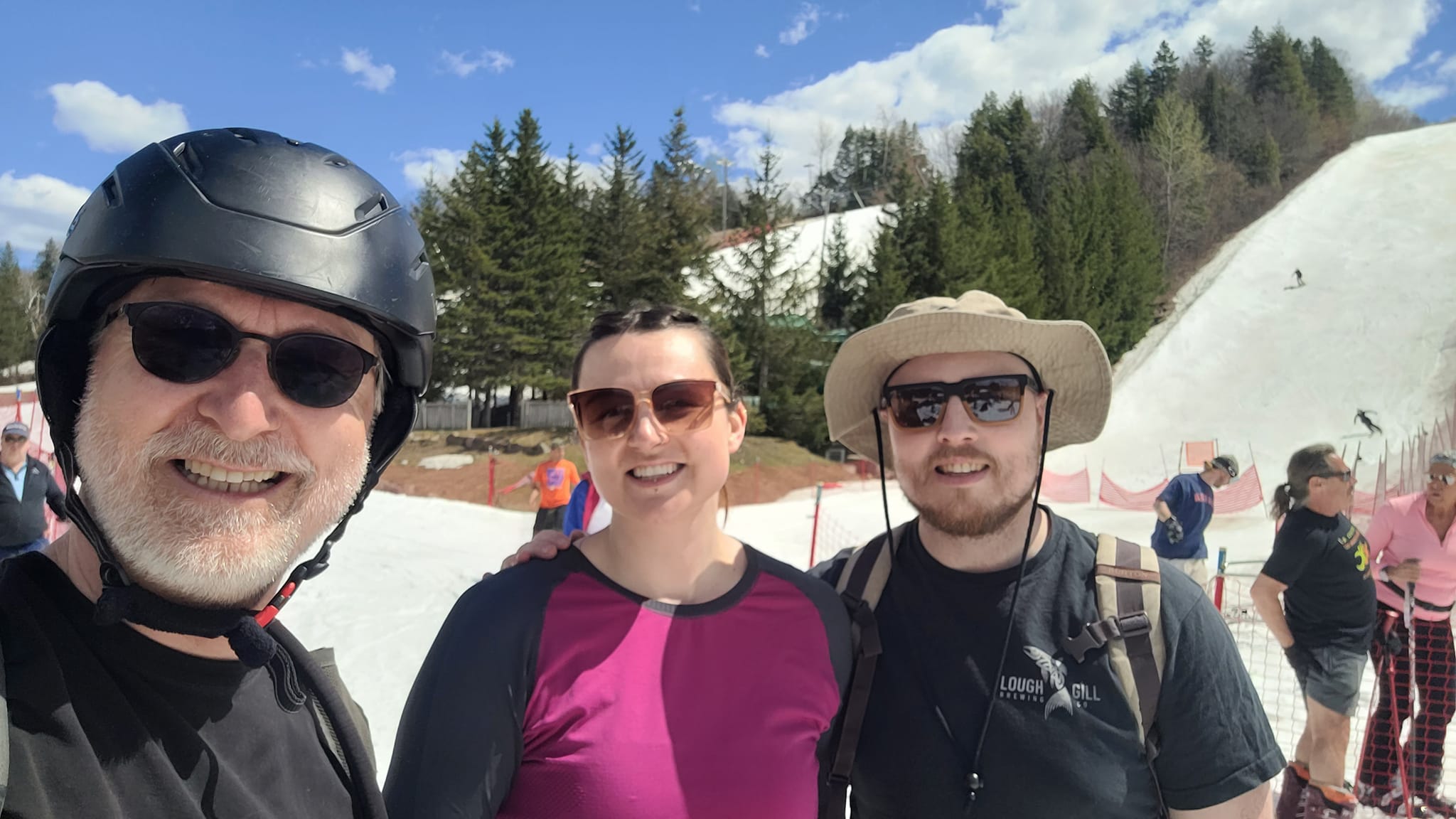 Sommet Saint-Sauveur - Du ski de printemps avec la famille et les amis