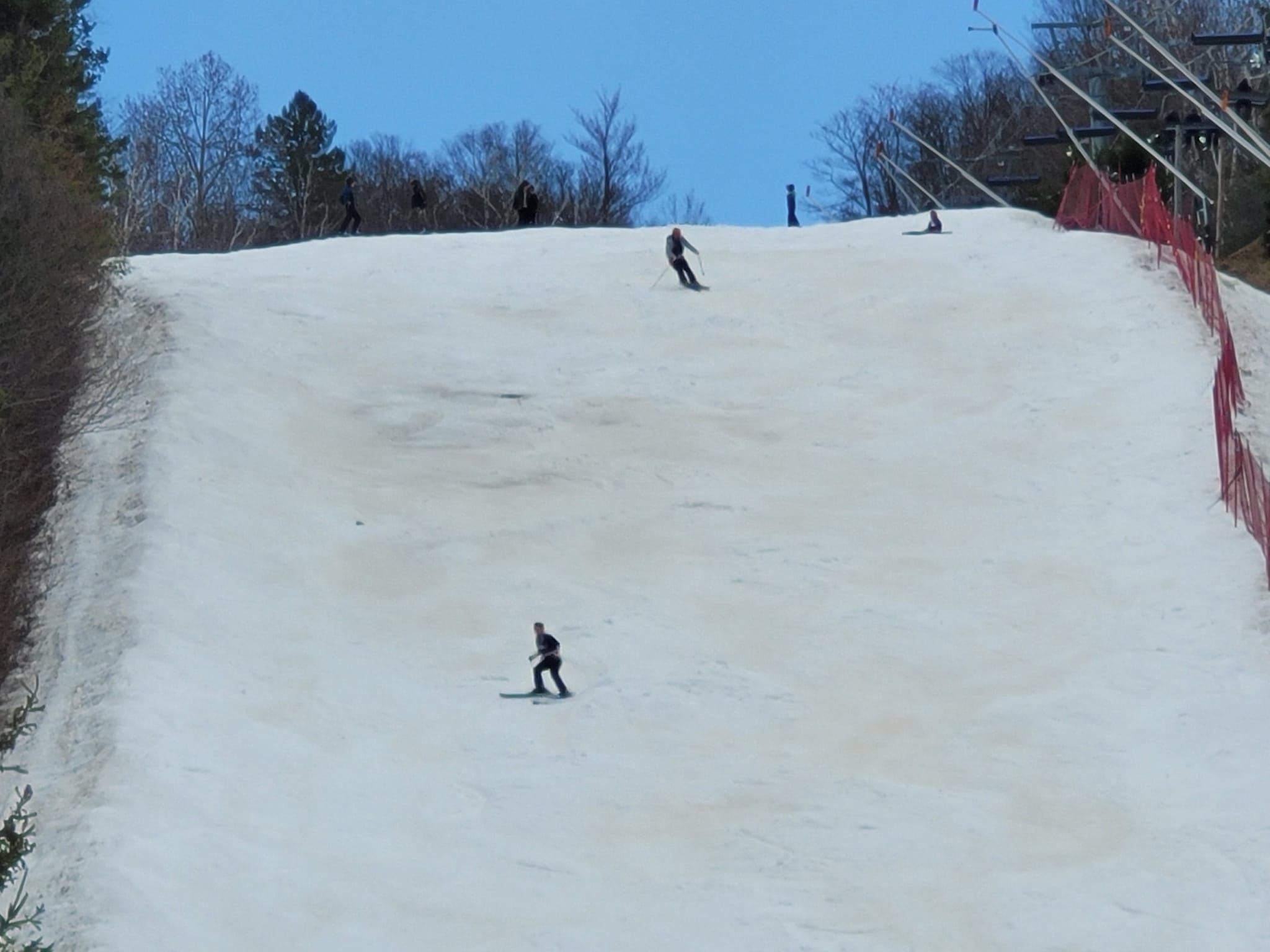 Sommet Saint-Sauveur - Du ski de printemps avec la famille et les amis