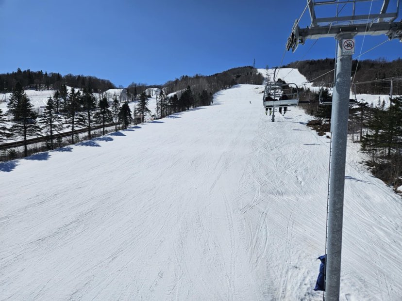Station touristique Stoneham - L'ambiance de l'après ski au foyers.