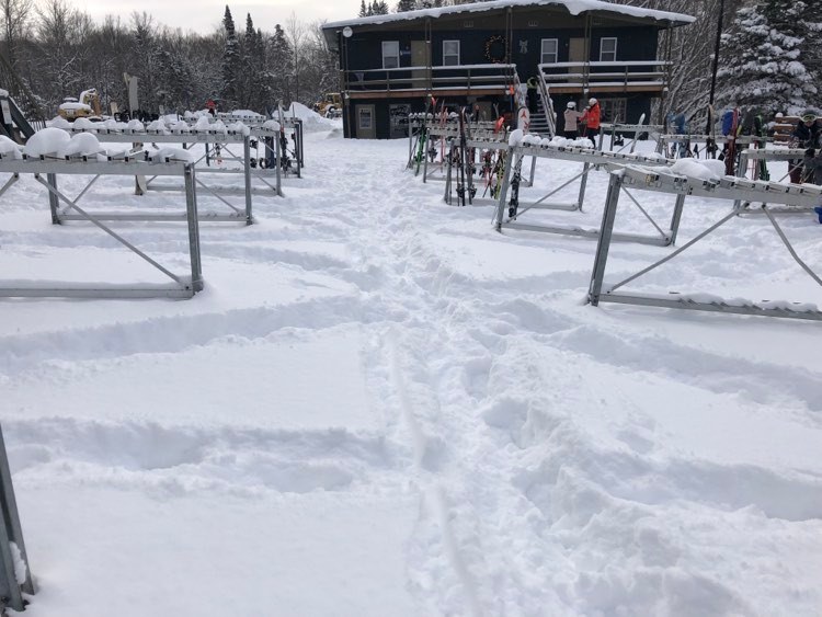 Station touristique Stoneham - Des opérations réduites et des grands vents en ce 26 décembre