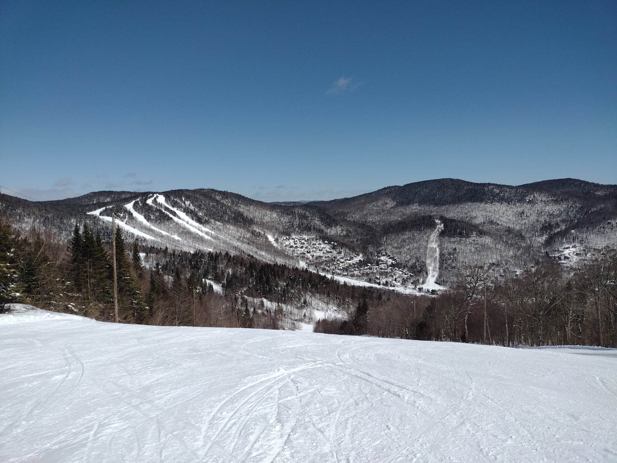 Station touristique Stoneham - Une neige granuleuse travaillée