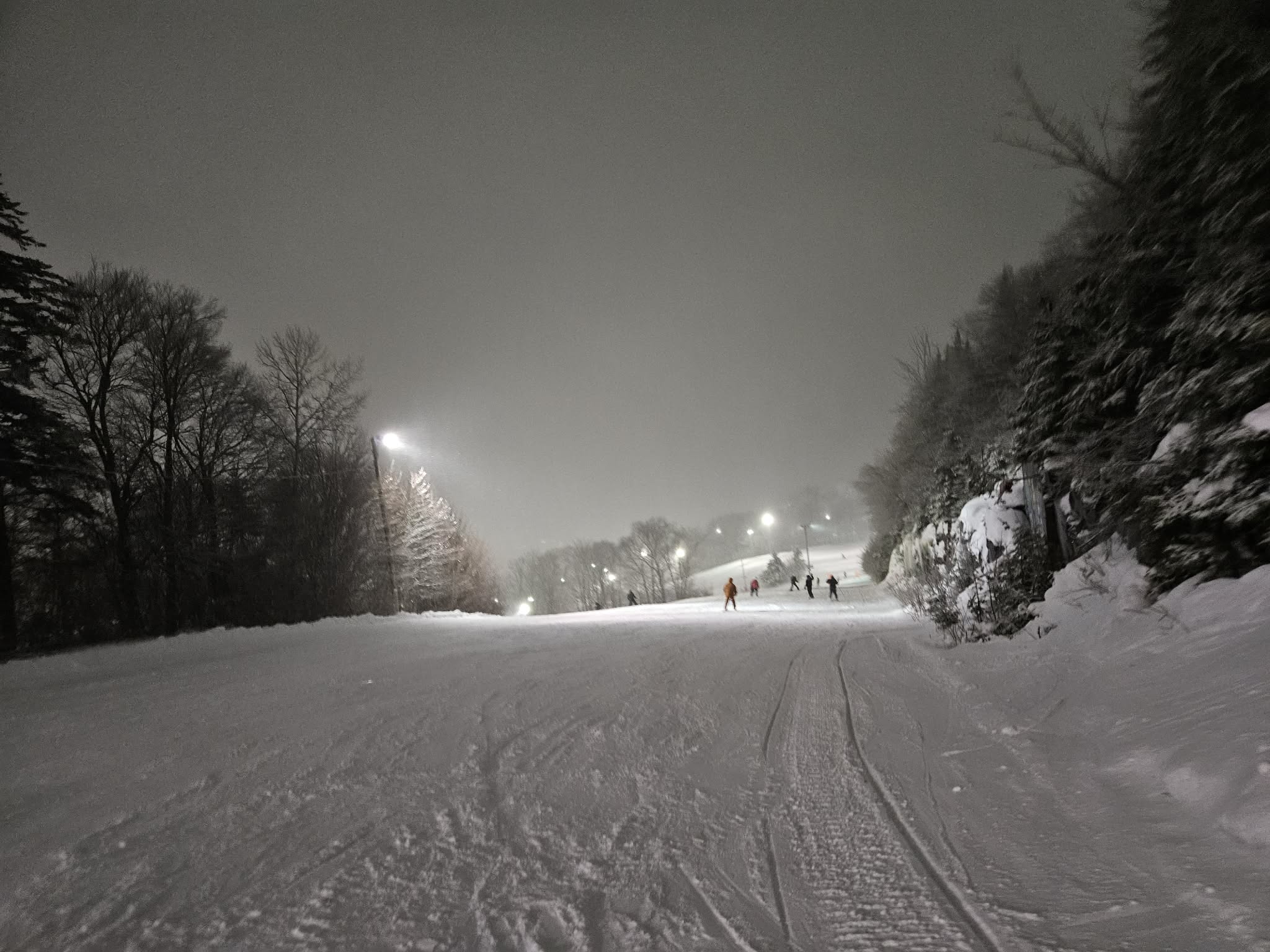 Station Touristique Stoneham - Une belle soirée de ski à la montagne