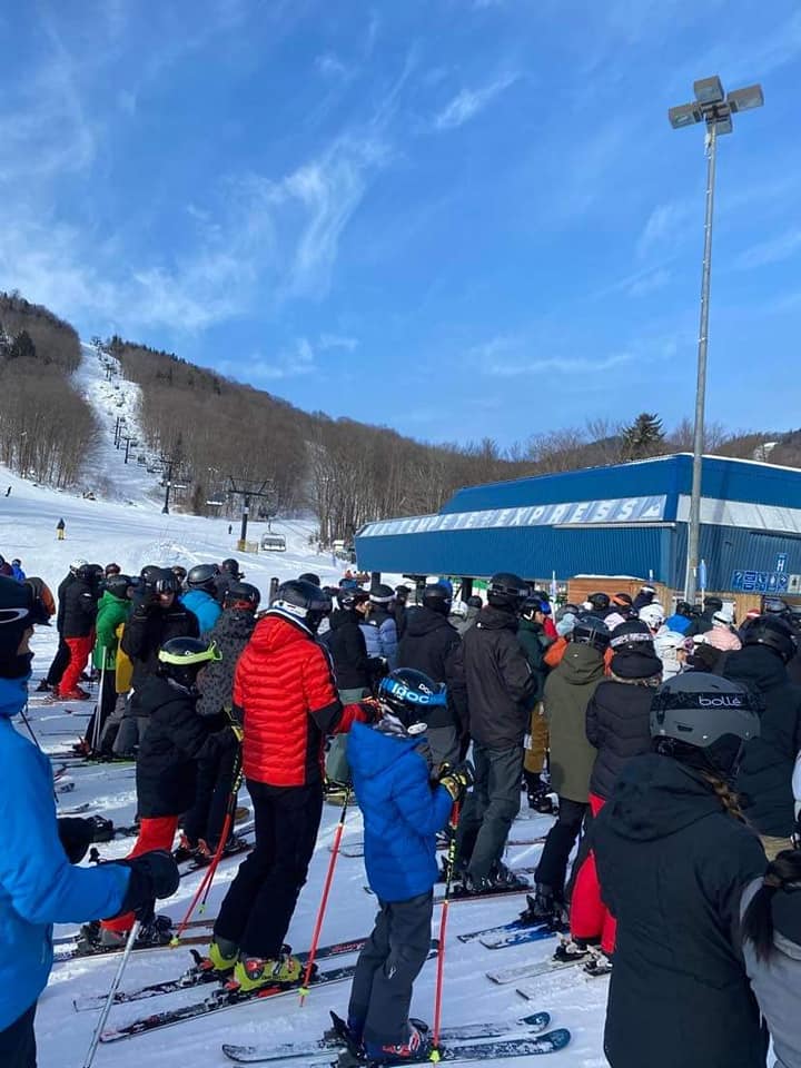 Station touristique Stoneham -  Journée ensoleillée et pistes damées