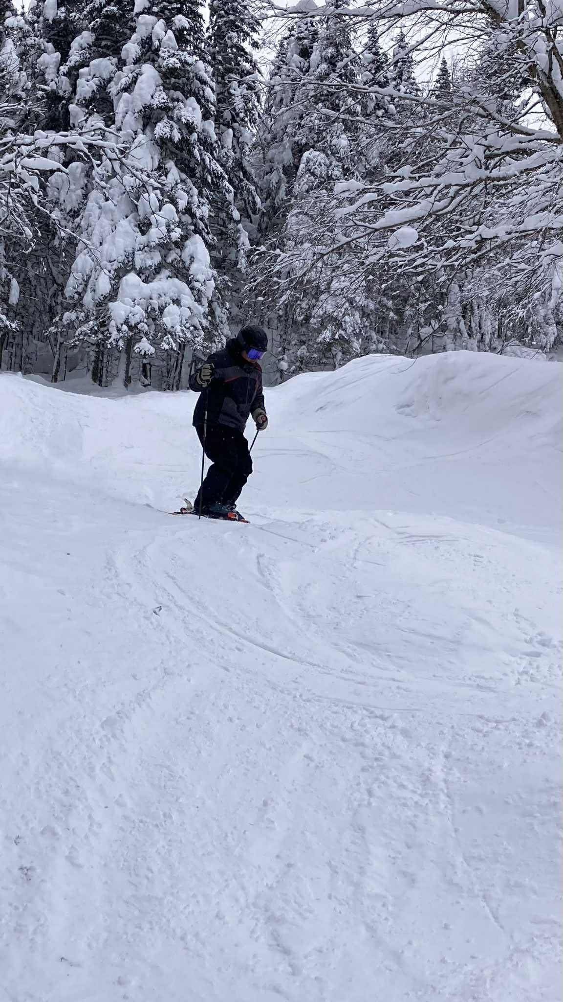 Stoneham - Une belle petite poudreuse est venue adoucir les surfaces. Stoneham - Une belle petite poudreuse est venue adoucir les surfaces.