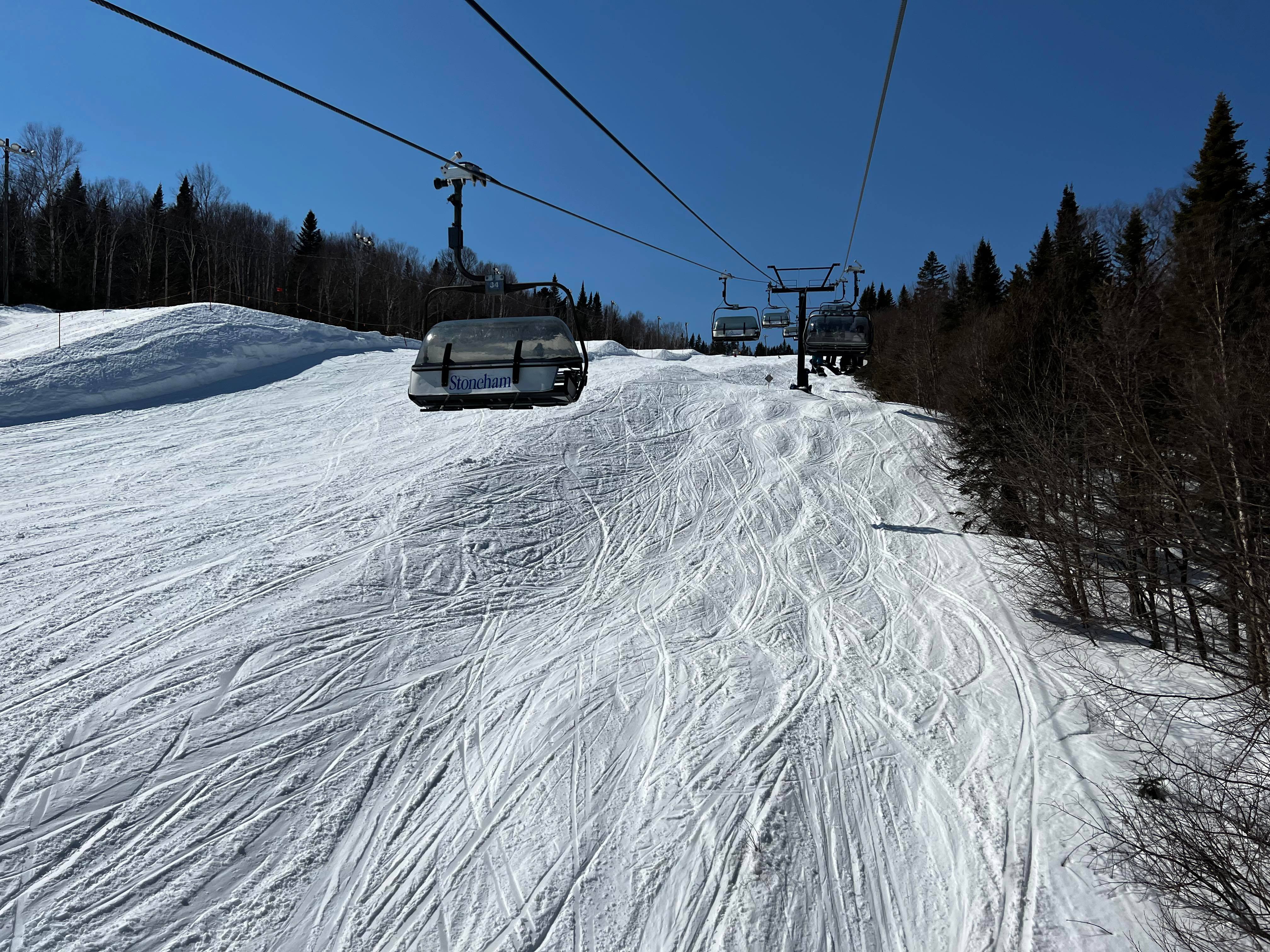Station Stoneham - Neige lourdes et soleil plus radieux en PM